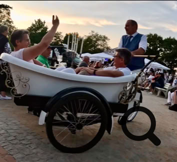 Der Badler, Walking Act mit dem romantischen Badewannenrad
